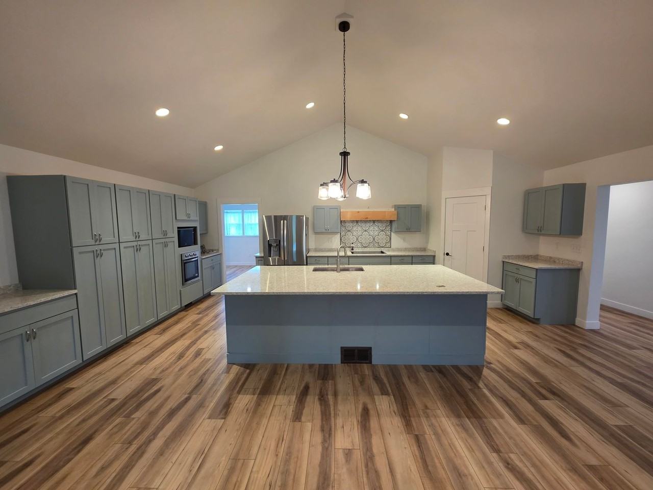 661 E River Dr - Photo 2 of 21
