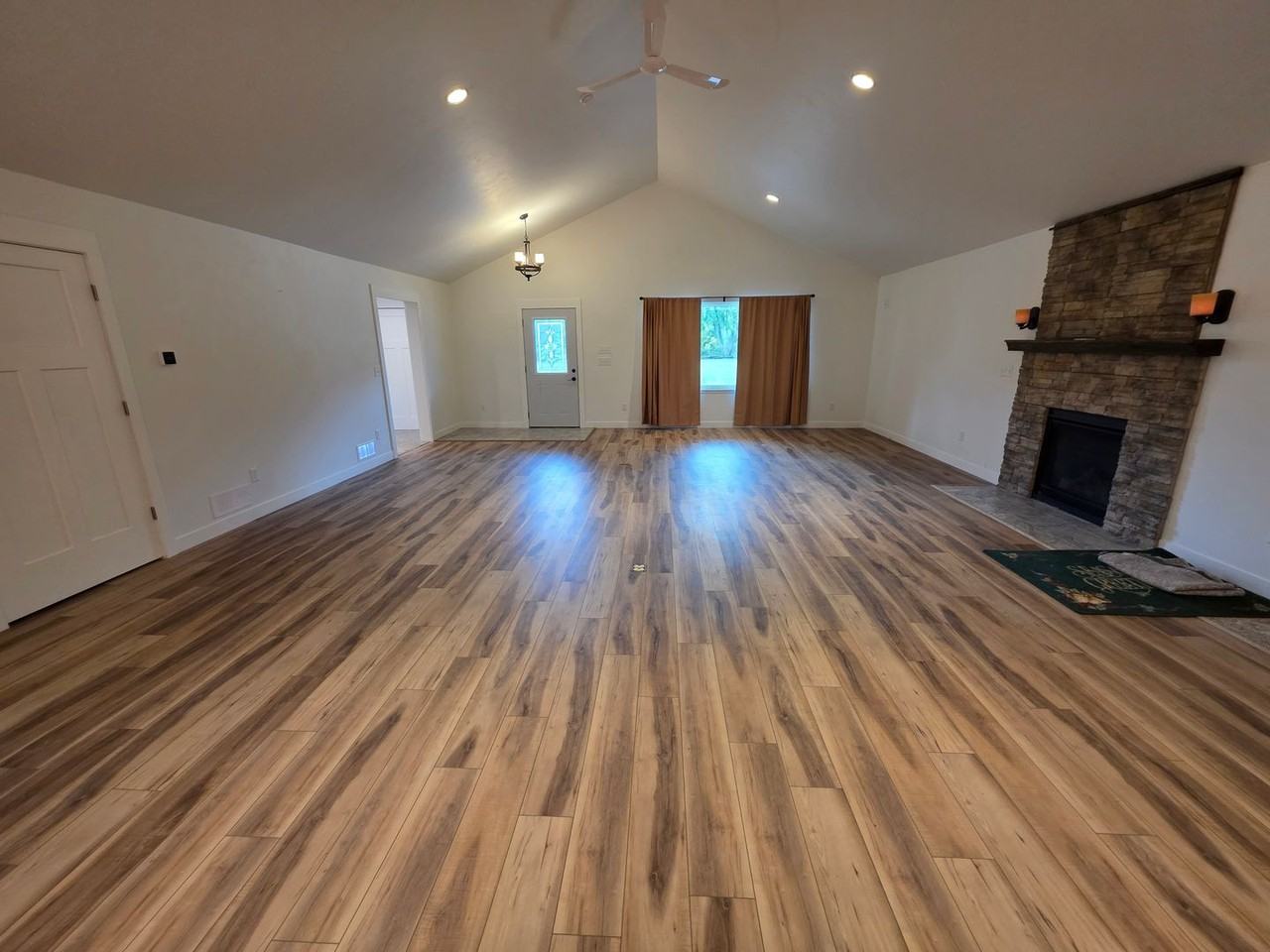 661 E River Dr - Photo 5 of 21