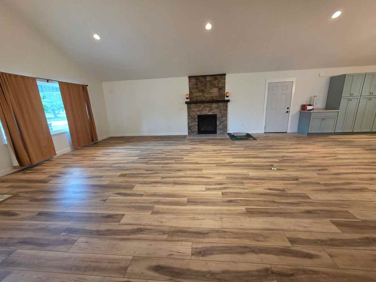 661 E River Dr - Photo 7 of 21