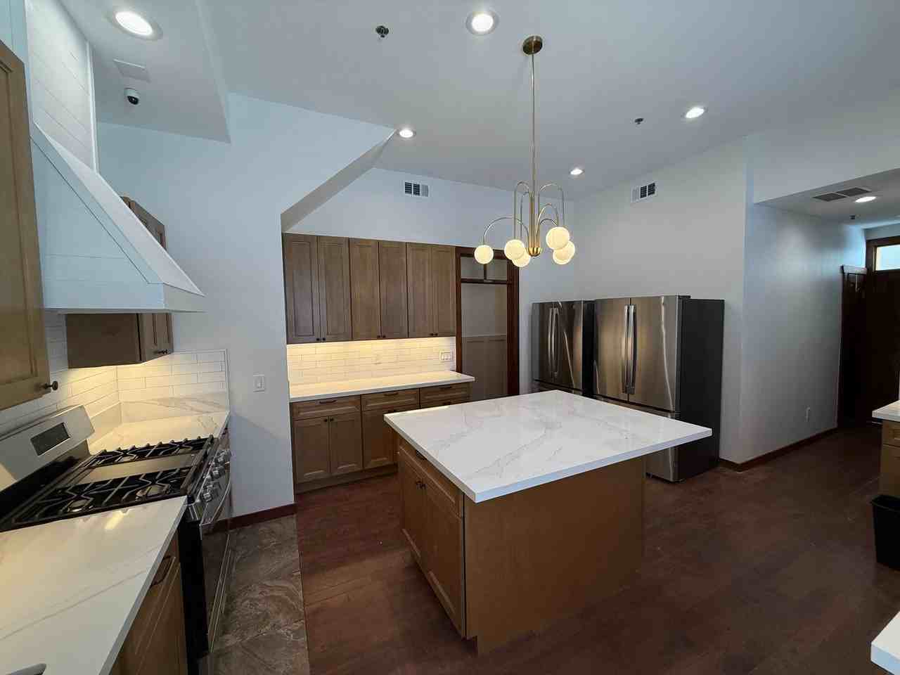 230 W Cedar St - Photo 7 of 9