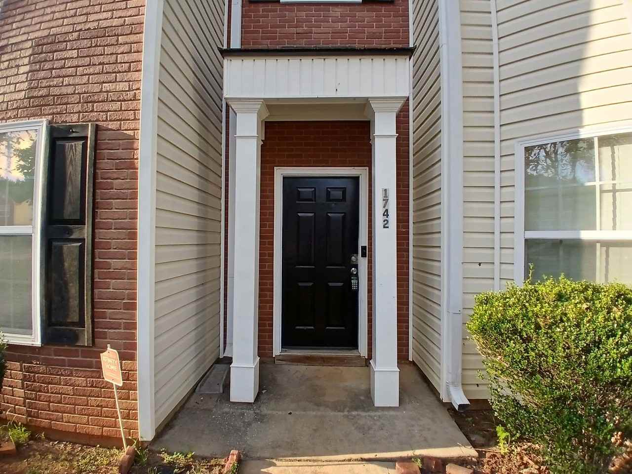 1742 Fielding Way - Photo 2 of 22