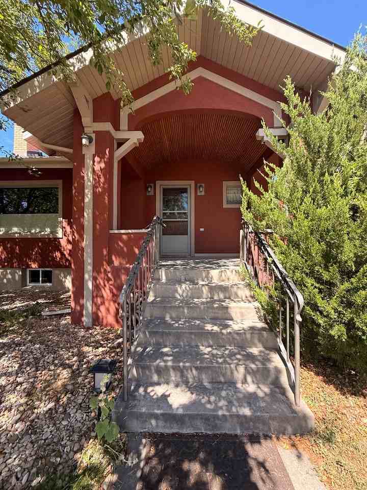 609 E Garfield St - Photo 2 of 14