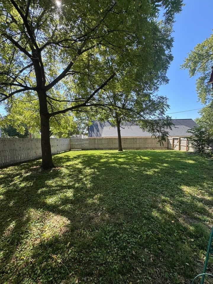 403 N Linn St - Photo 2 of 18