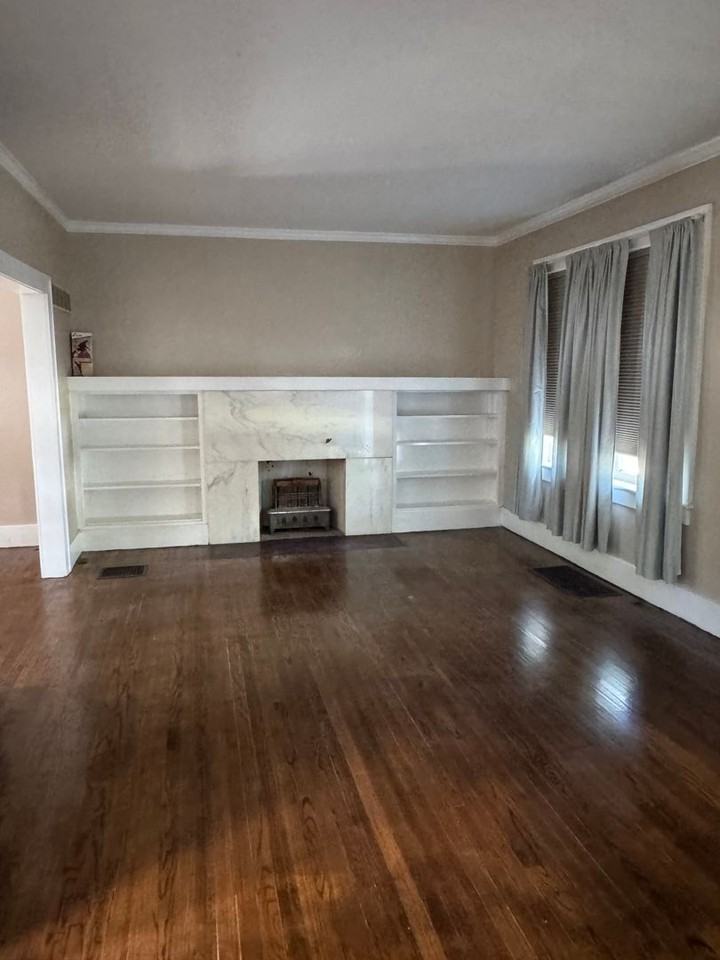 403 N Linn St - Photo 4 of 18