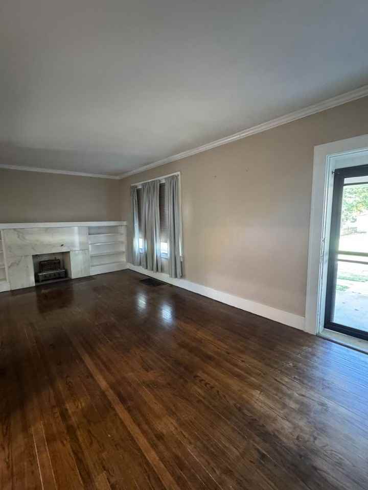 403 N Linn St - Photo 5 of 18