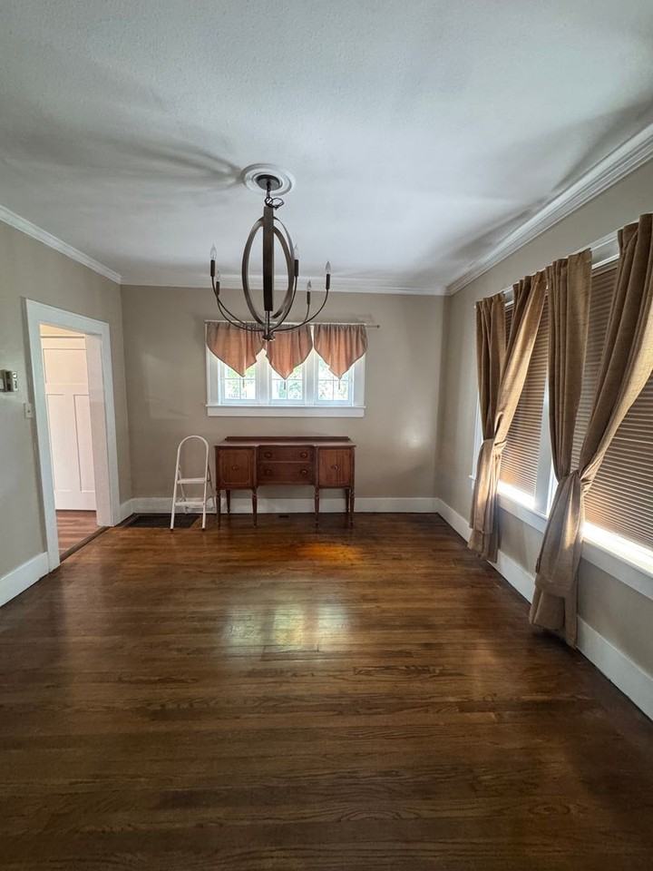 403 N Linn St - Photo 6 of 18
