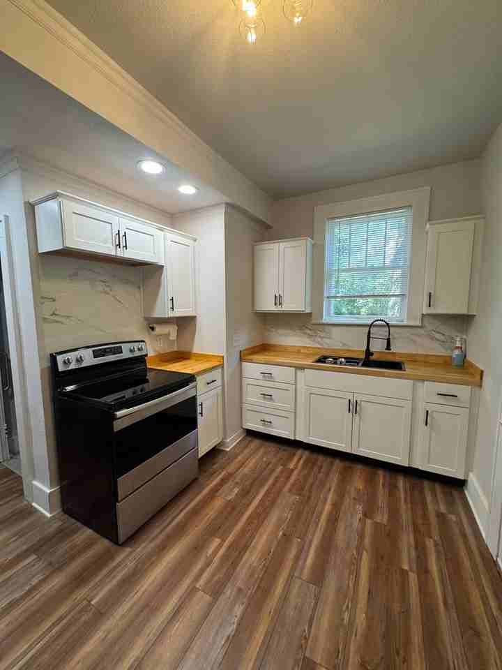 403 N Linn St - Photo 7 of 18