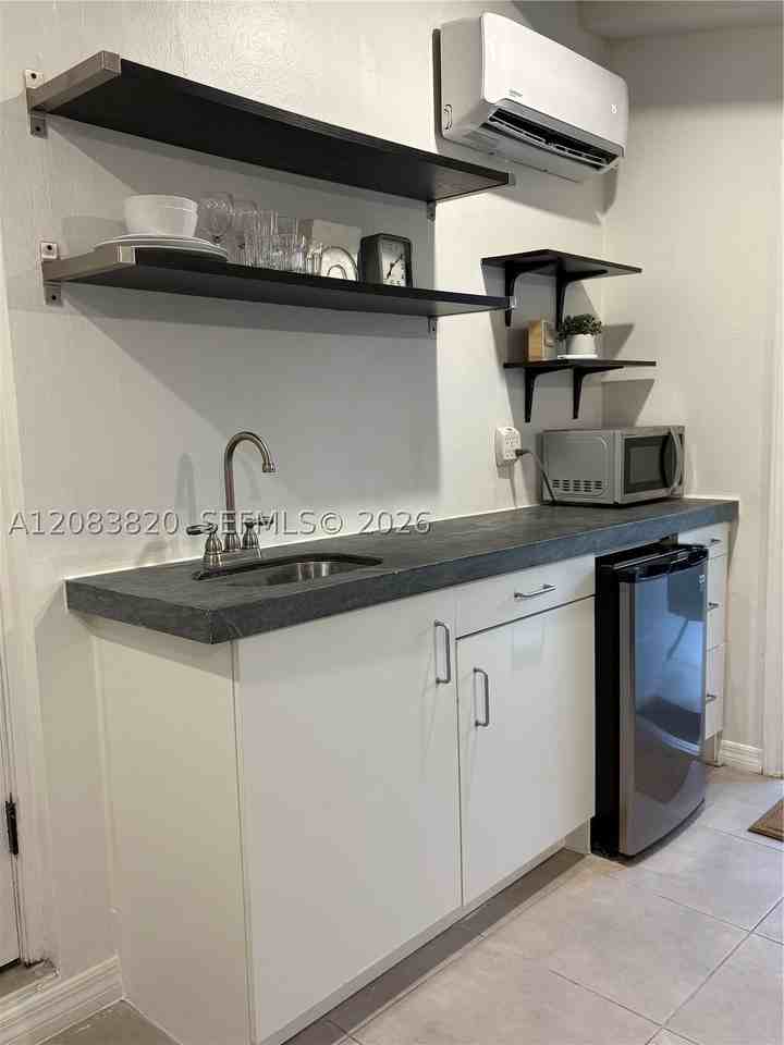 8010 Sw 99th Ave - Photo 5 of 12