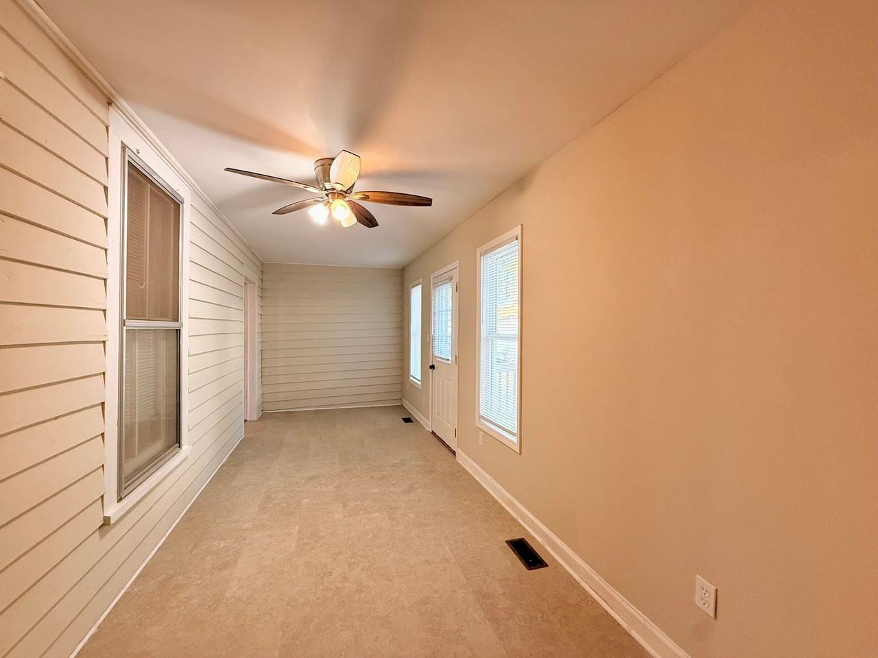 215 College St - Photo 7 of 17