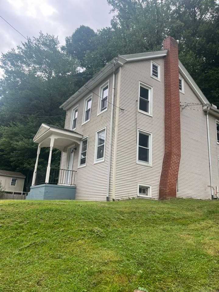 702 Wyomissing Rd - Photo 2 of 14