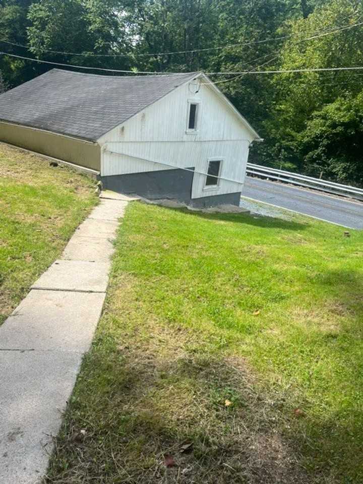 702 Wyomissing Rd - Photo 4 of 14