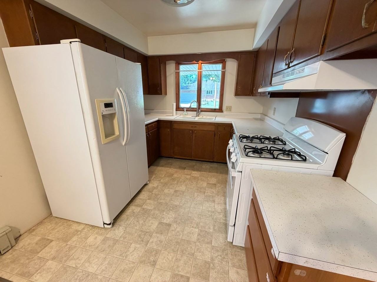 202 Center St - Photo 5 of 13