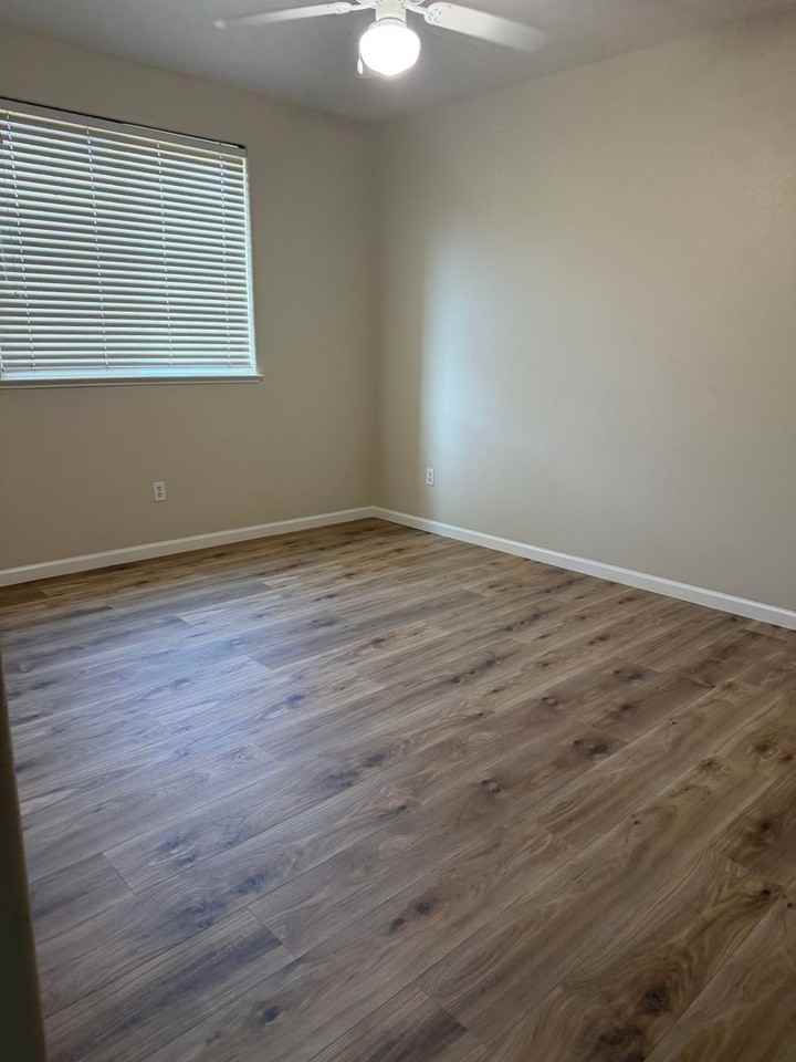 1360 Shady Ln - Photo 7 of 10