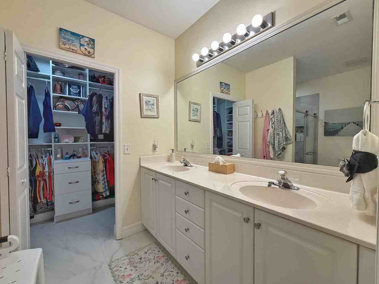1310 Charleston Square Dr #101 - Photo 4 of 44