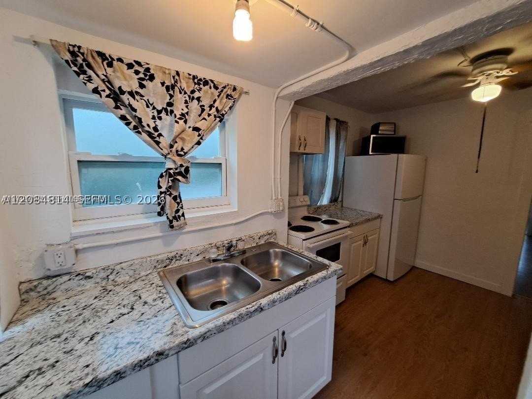 217 Southridge Rd - Photo 3 of 14
