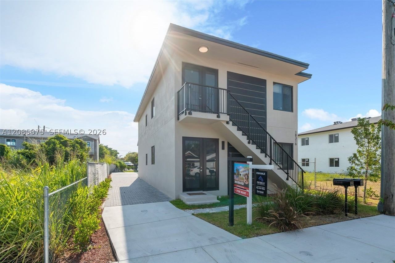 18362 Sw 102nd Pl #18316 - Photo 3 of 41