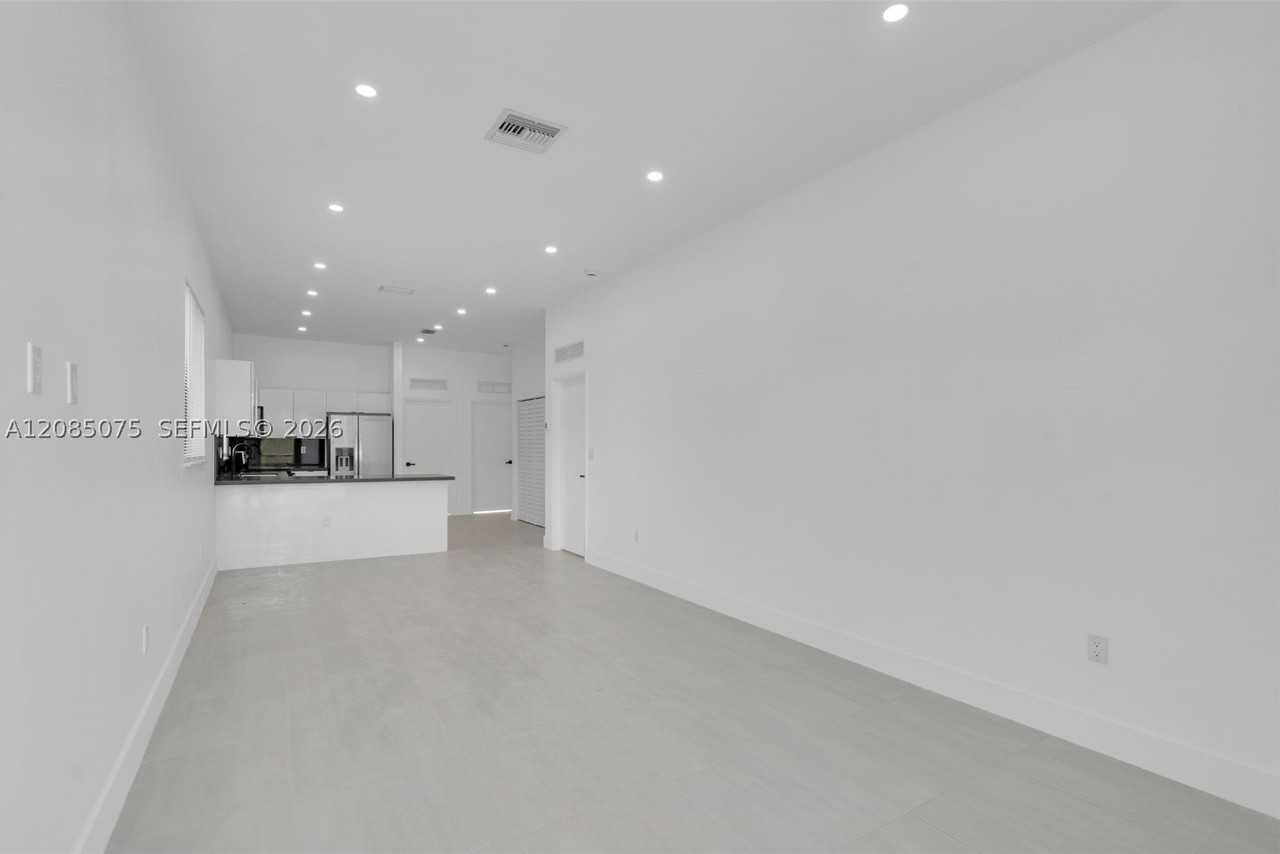 18362 Sw 102nd Pl #18316 - Photo 4 of 41