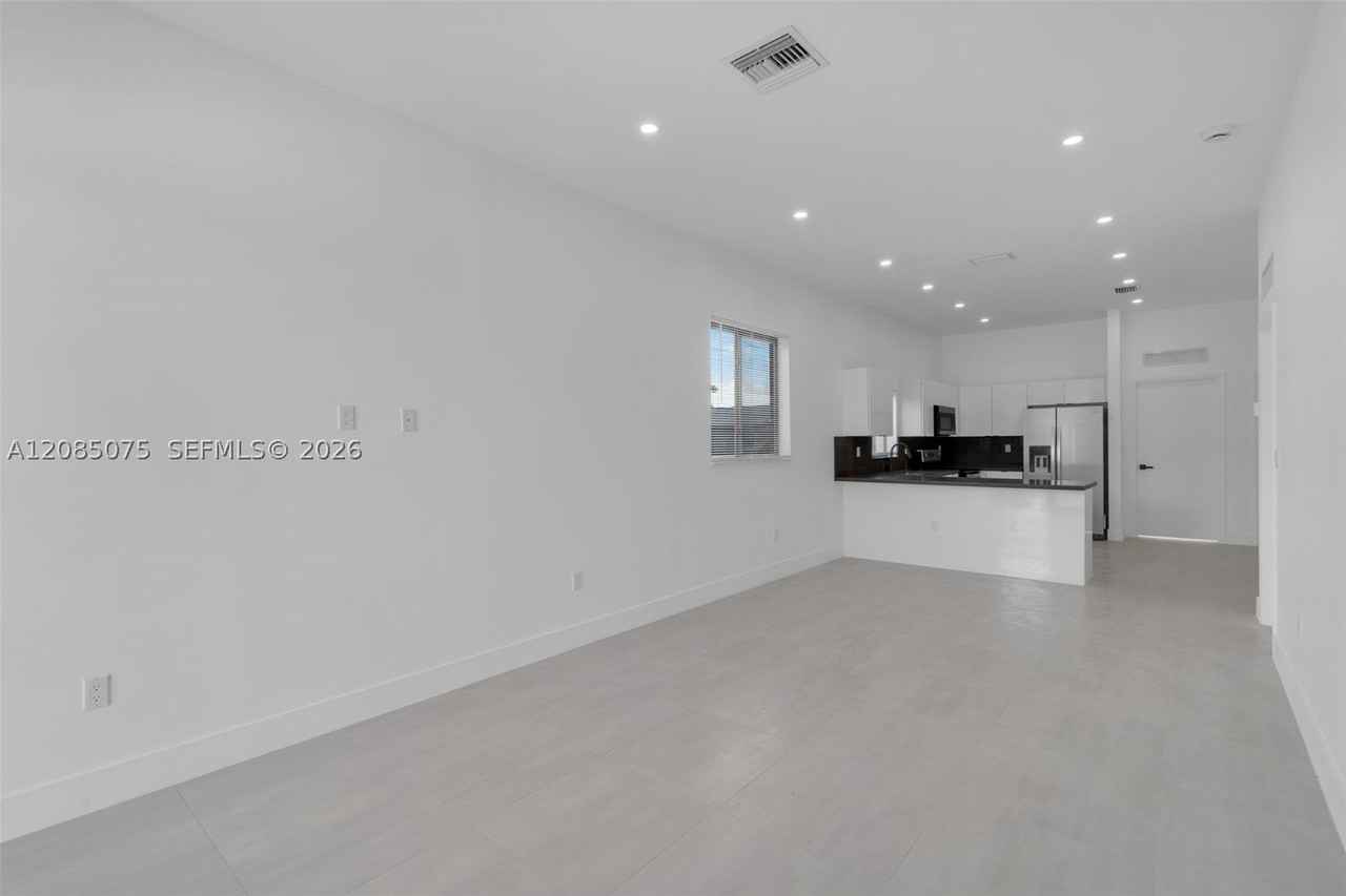 18362 Sw 102nd Pl #18316 - Photo 5 of 41