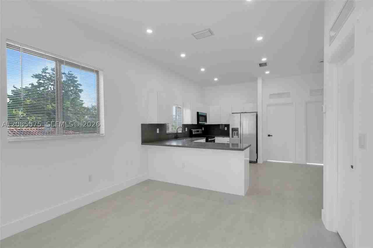 18362 Sw 102nd Pl #18316 - Photo 6 of 41