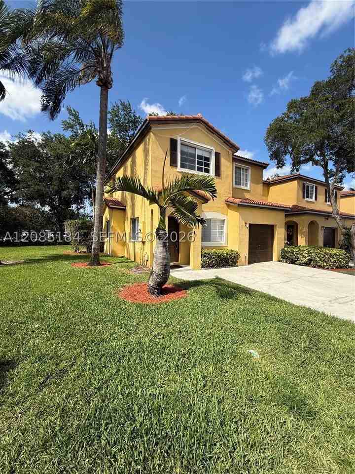 1704 Sw 101st Ter - Photo 2 of 48