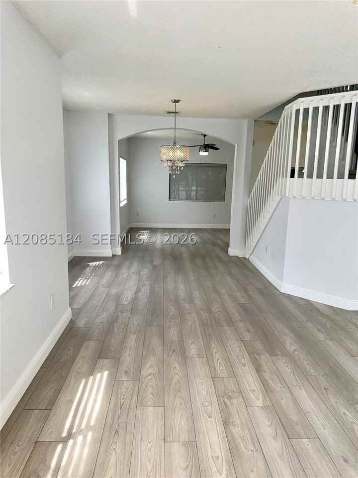 1704 Sw 101st Ter - Photo 3 of 48
