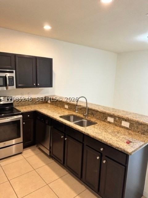 3210 Se 6th St - Photo 5 of 23