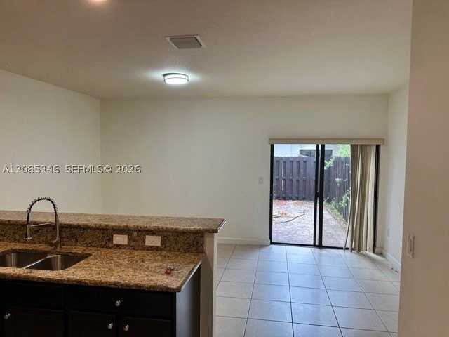 3210 Se 6th St - Photo 6 of 23