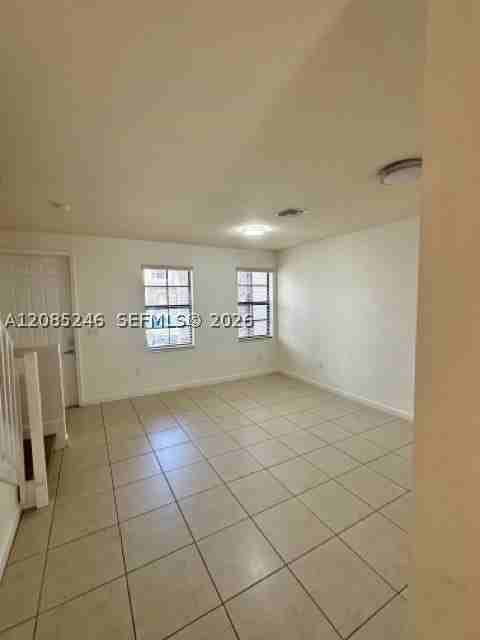 3210 Se 6th St - Photo 7 of 23