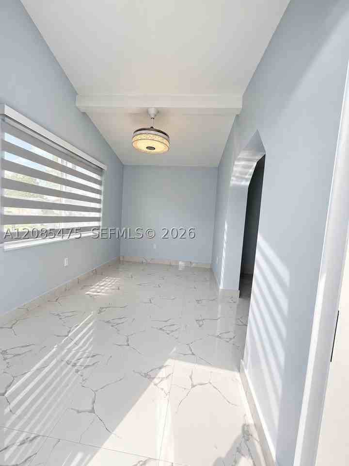 871 Se 4th Pl - Photo 3 of 18