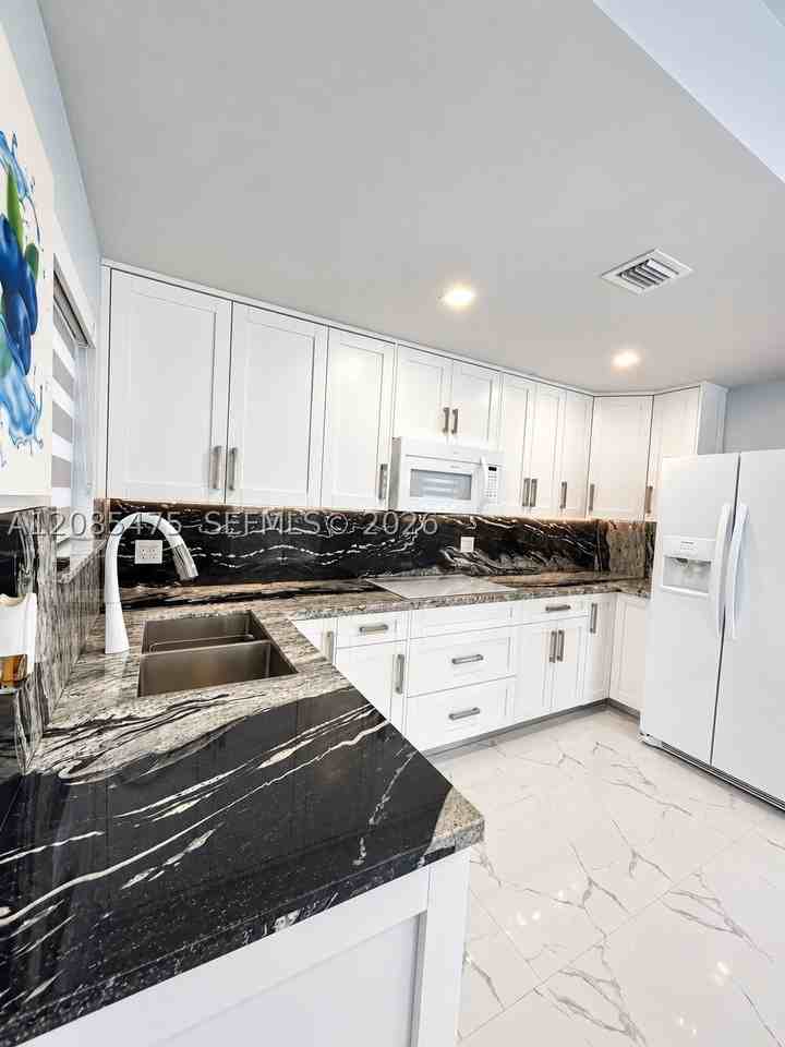 871 Se 4th Pl - Photo 6 of 18