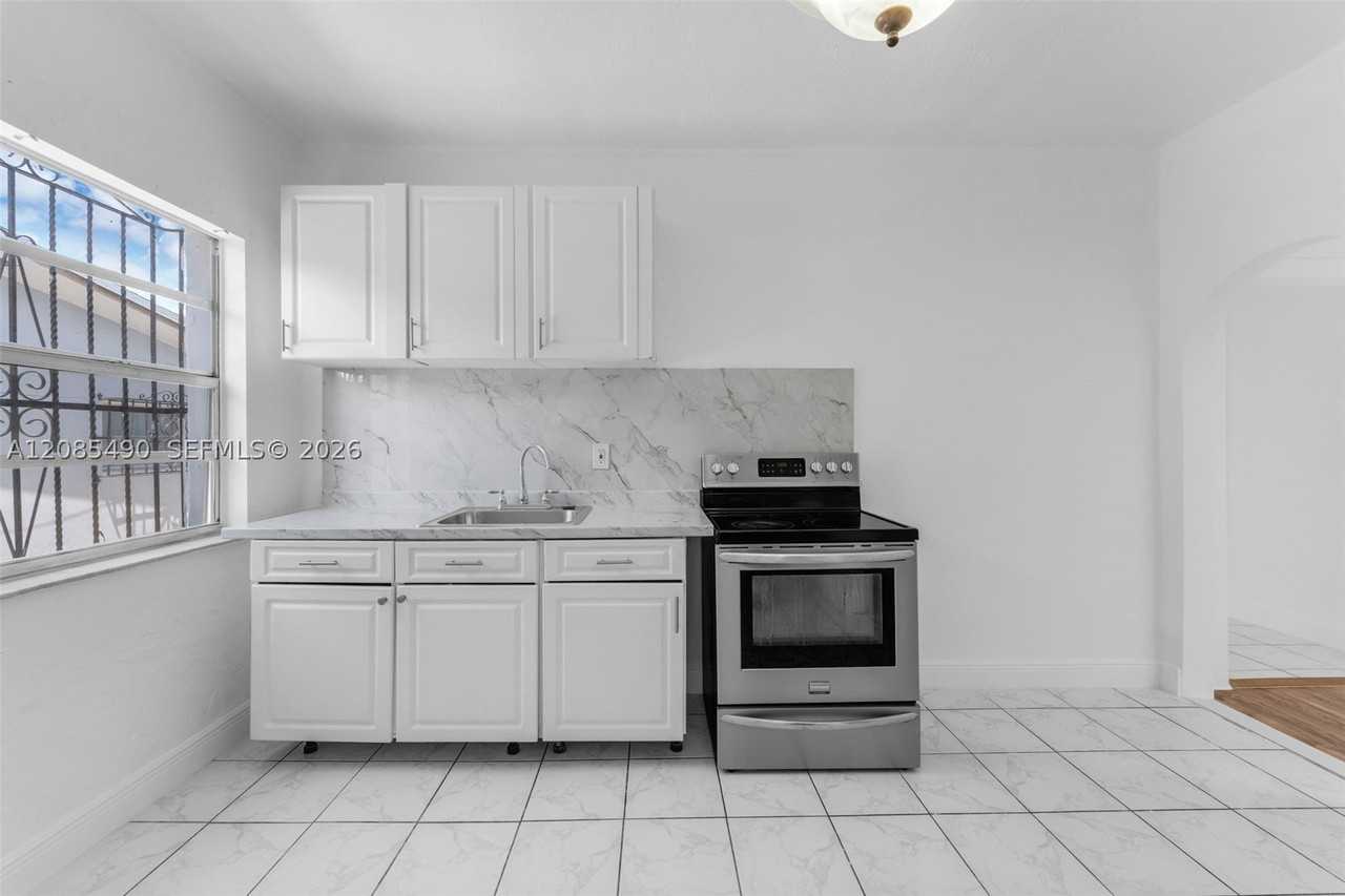 5629 Sw 7th St - Photo 6 of 16