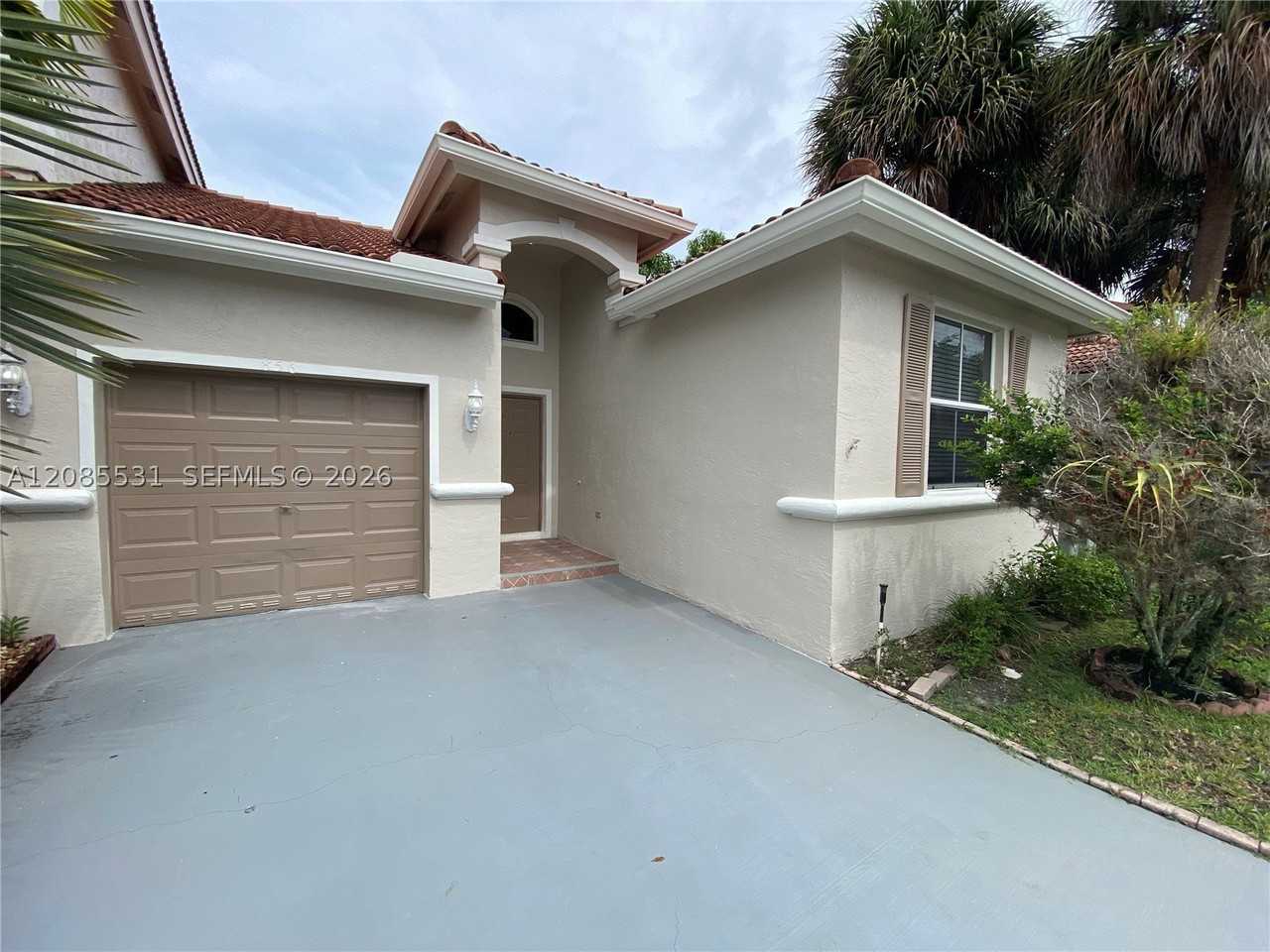 856 Nw 132nd Ave - Photo 4 of 15