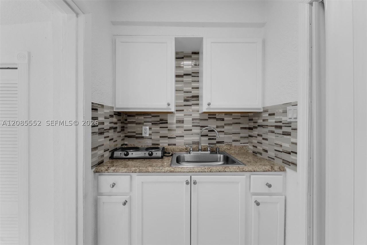 201 Sw 51st Ct #5 - Photo 5 of 8