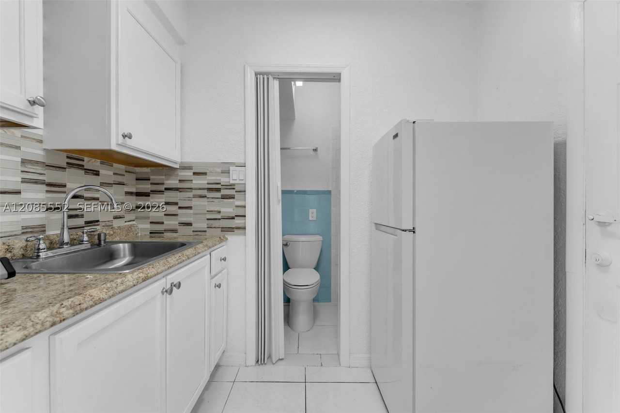 201 Sw 51st Ct #5 - Photo 6 of 8