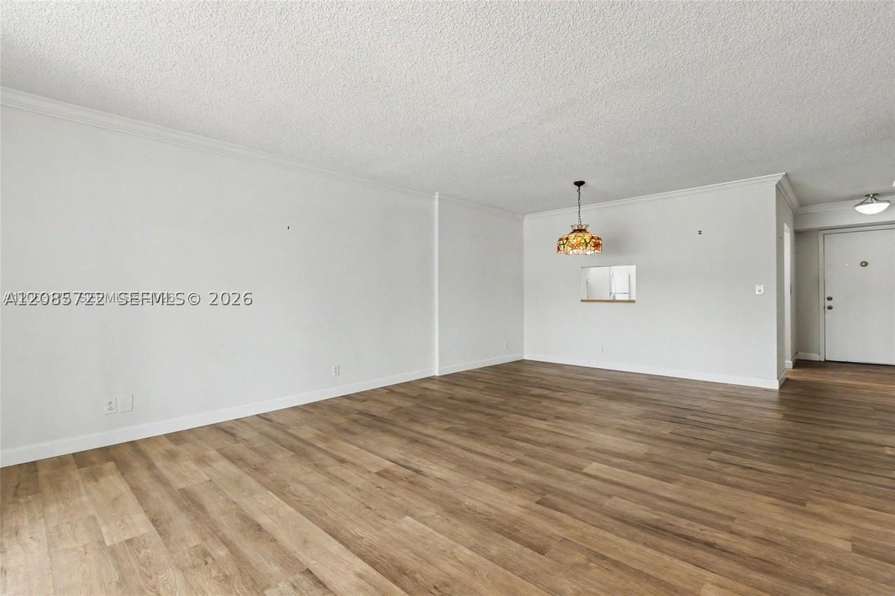414 Se 10th St #103 - Photo 4 of 30