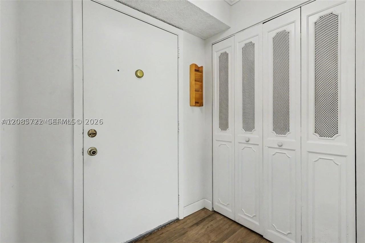 414 Se 10th St #103 - Photo 5 of 30