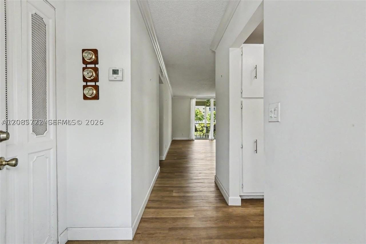 414 Se 10th St #103 - Photo 6 of 30