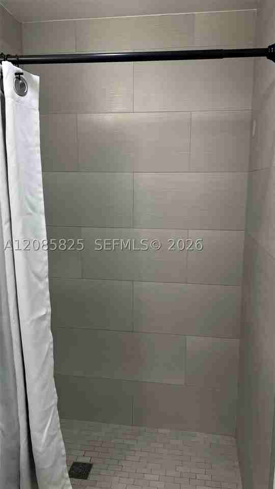 21 Nw 49th Ave - Photo 5 of 8