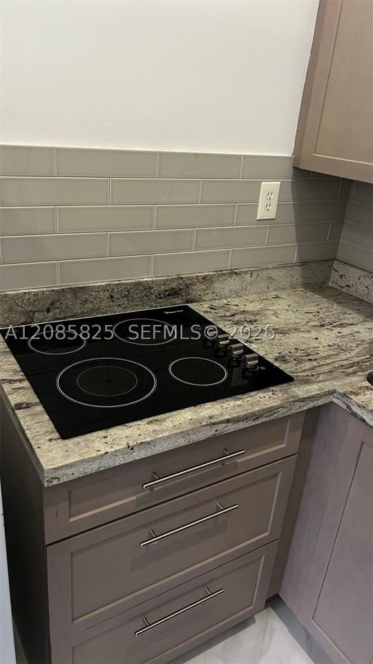 21 Nw 49th Ave - Photo 6 of 8
