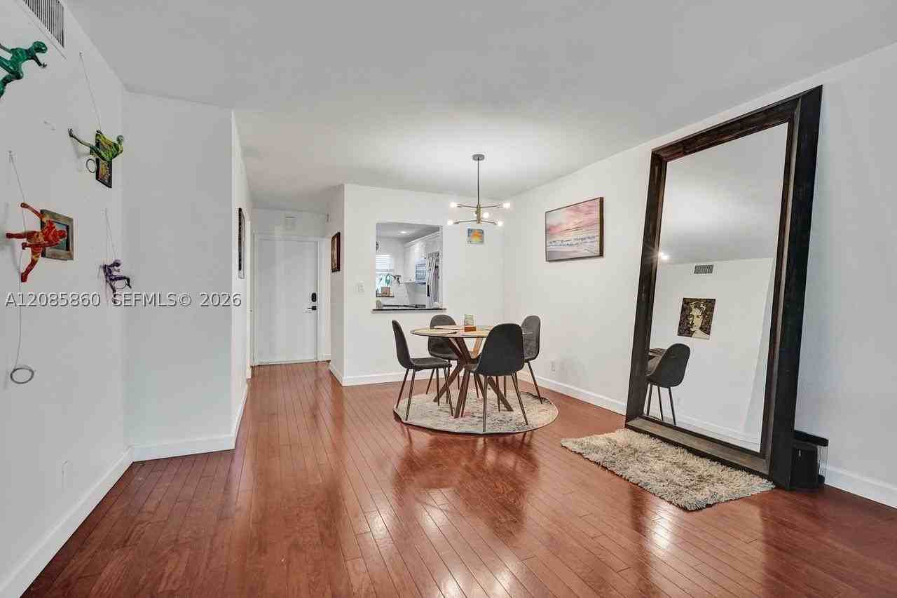 1785 N Andrews Sq #205E - Photo 5 of 27