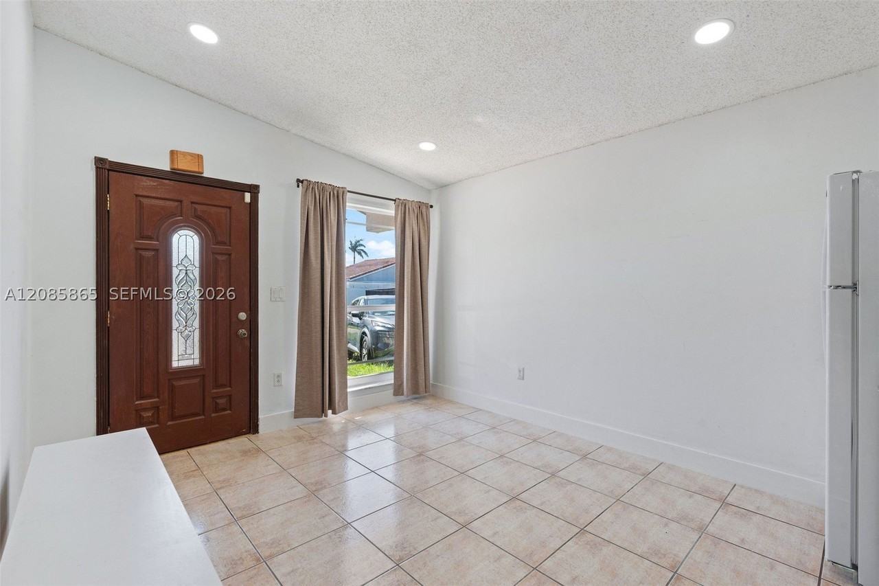 11259 Nw 88th Ave - Photo 6 of 12