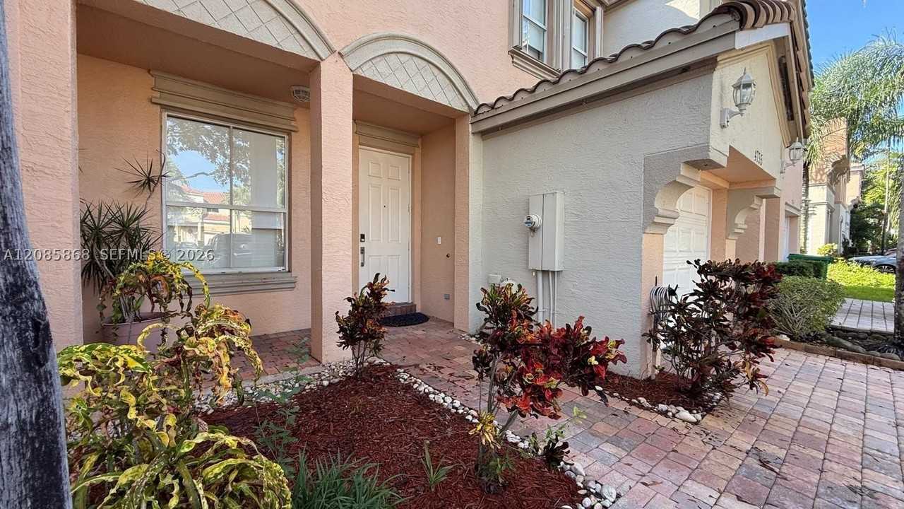 4735 Sw 164th Ave - Photo 3 of 38
