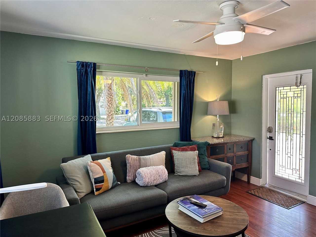 2431 Washington St #2 - Photo 5 of 23