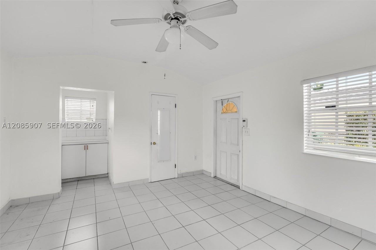 3640 Sw 25th St - Photo 3 of 6