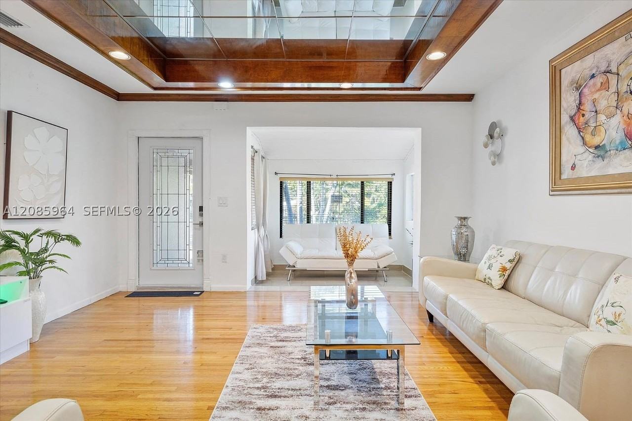 240 Ne 152nd St - Photo 2 of 16