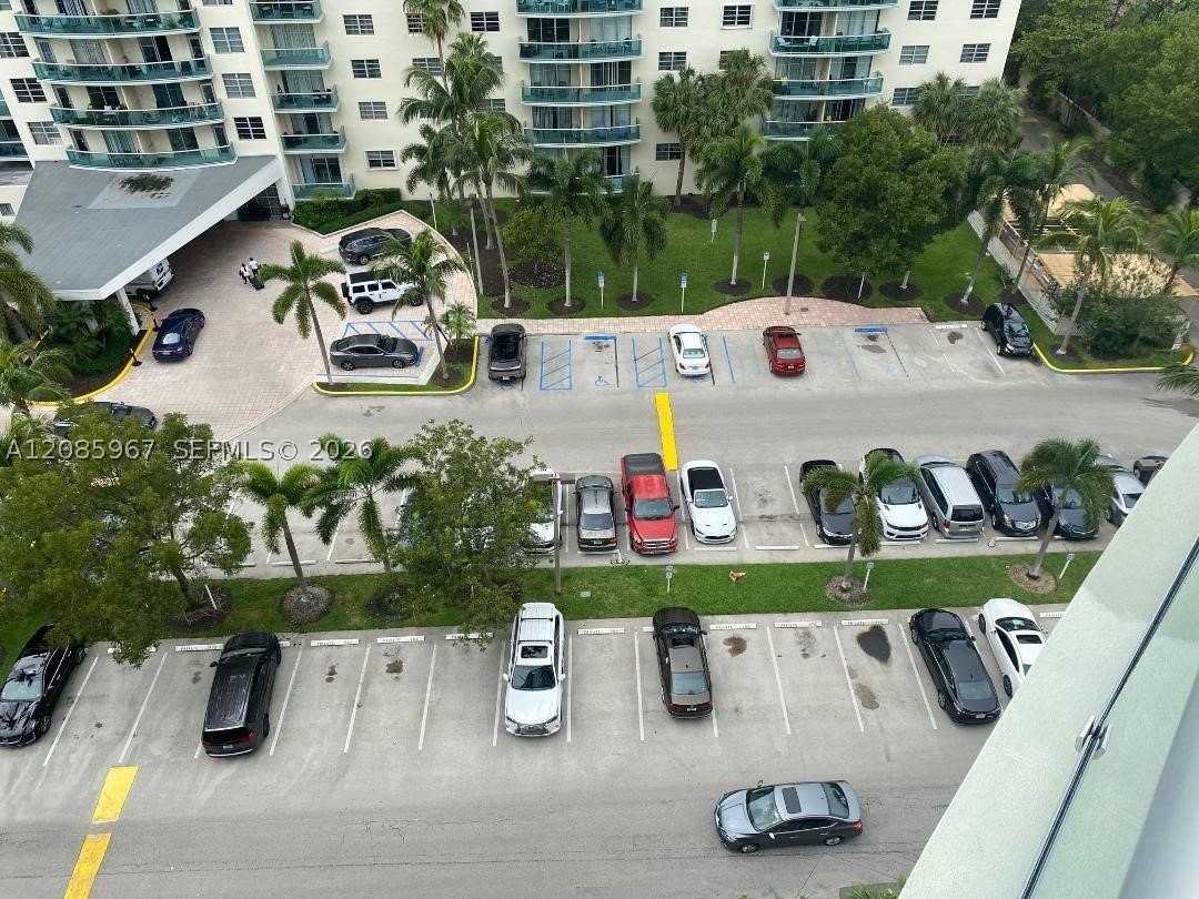 19380 Collins Ave #1025 - Photo 4 of 22