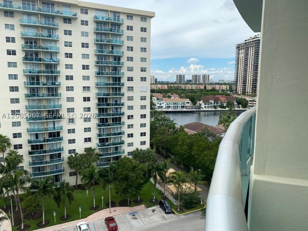19380 Collins Ave #1025 - Photo 5 of 22