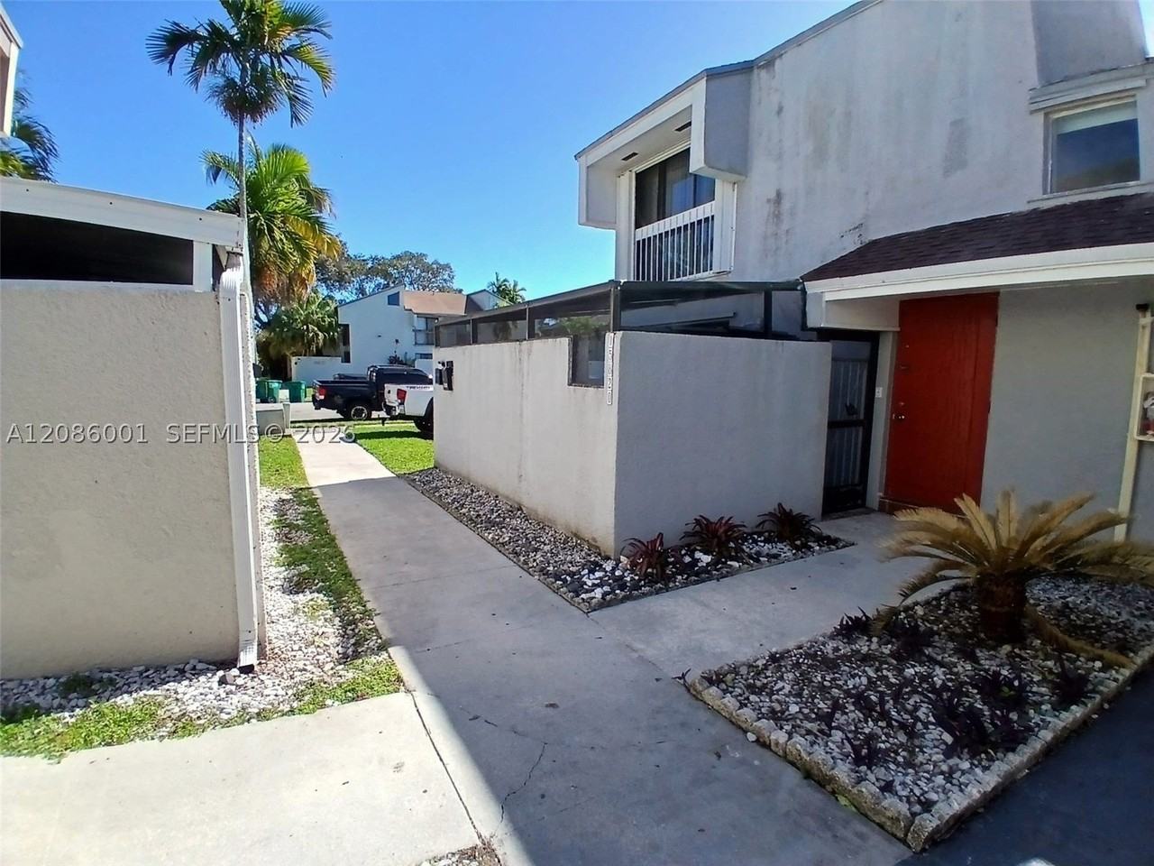 15820 Sw 91st Ct #C - Photo 3 of 24