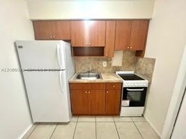 featured image of 696 Ne 85th St #2