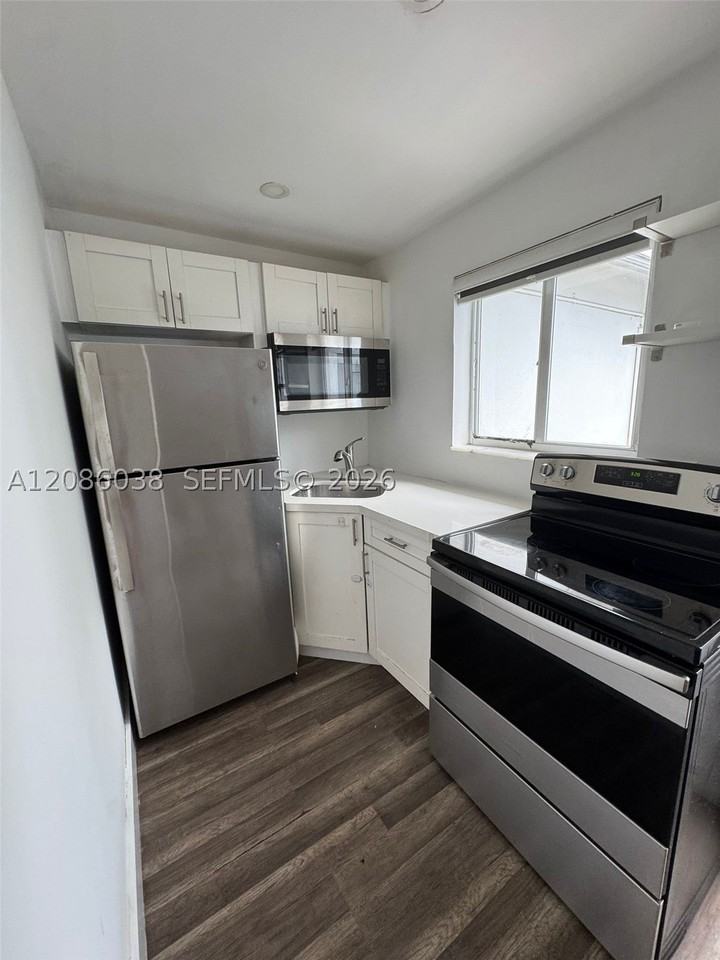 685 Sw 7th Ter #2 - Photo 4 of 6